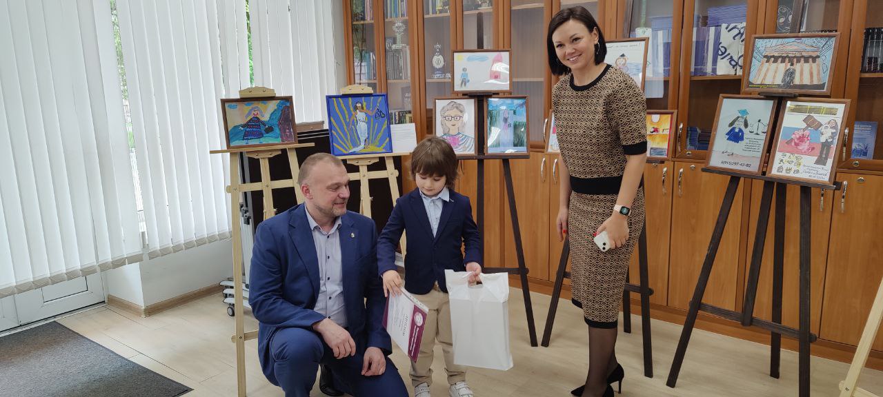 Конкурс детских рисунков &quot;Адвокат глазами детей&quot;