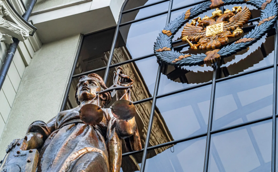 Новые дела ВС: от утраты жилья по вине управляющего до последствий госзакупки у единственного подрядчика